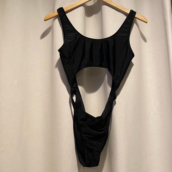 9.0 Swim San Andres Cut Out One Piece Swimsuit Black - Picture 3 of 5